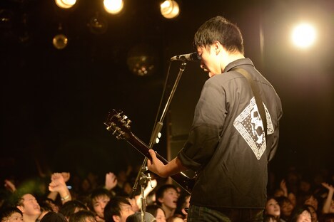 松崎兵太（G, Cho）（撮影：半田安政[showcase]）