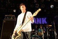 庵原将平（Vo, B）（撮影：半田安政[showcase]）