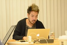 配信中のKenta Koie（Crossfaith）。