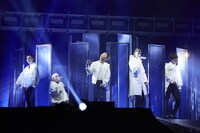 「BIGBANG WORLD TOUR 2015～2016 [MADE] IN JAPAN」の様子。 （写真提供：エイベックス・ミュージック・クリエイティヴ）