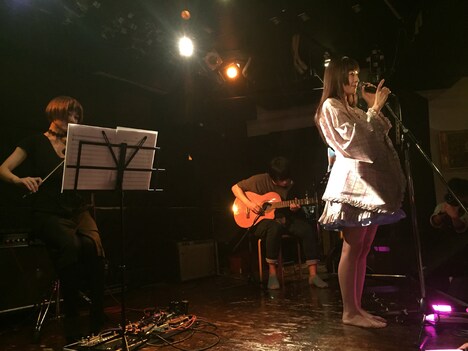 左から百瀬巡、ハシダカズマ、もね。（写真提供：YOU'LL RECORDS）