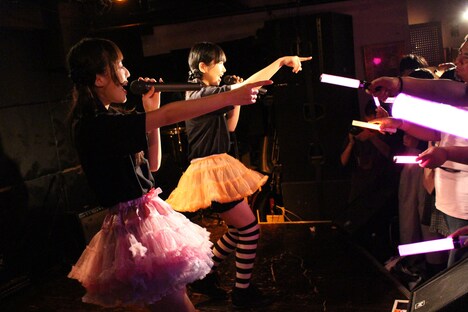 左からもね、ちーぼう。（写真提供：YOU'LL RECORDS）