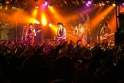 「1st Full Album スーパーリアリズム release Tour『みんなでウソツカナイト』」渋谷CLUB QUATTRO公演の様子。（撮影：山野浩司）