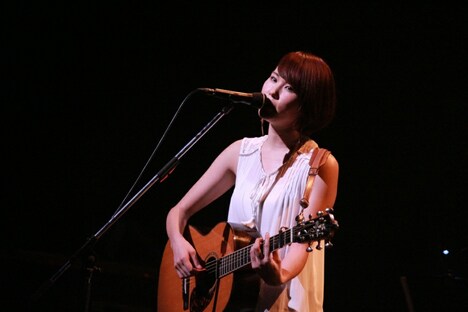 丸本莉子（写真提供：ビクターエンタテインメント）