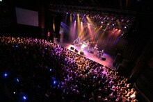 丸本莉子「丸本莉子ワンマンLIVE～ココロ予報 雨のち晴れ～」の様子。（写真提供：ビクターエンタテインメント）