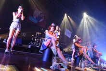 「PASSPO☆フライトツアーROCK周年ツアー アリガート便」ファイナル公演の様子。