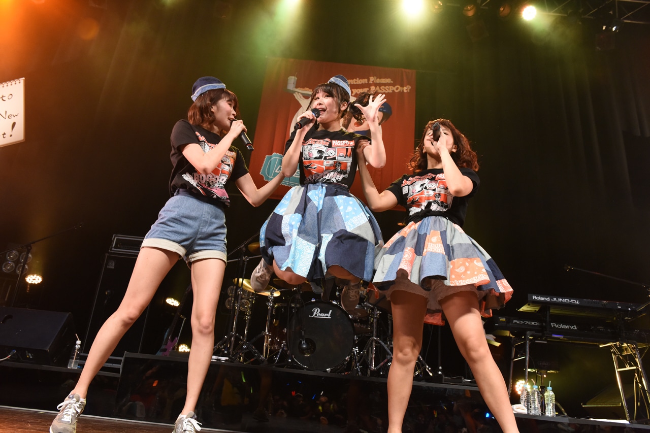 「PASSPO☆フライトツアーROCK周年ツアー アリガート便」ファイナル公演の様子。
