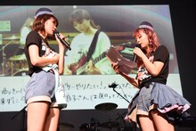 藤本有紀美へ手紙を読む玉井杏奈。