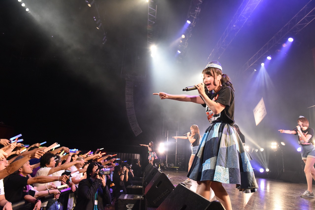 「PASSPO☆フライトツアーROCK周年ツアー アリガート便」ファイナル公演の様子。