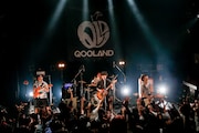 QOOLANDのライブの様子。(撮影:横山マサト)
