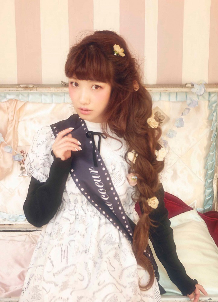 内田彩新アーティスト写真「Sweet Tears」バージョン