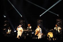 「WaT 10th Anniversary Live 2015」の様子。
