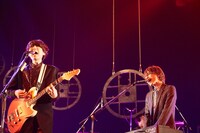 左から川谷絵音、杉本雄治（WEAVER）（写真提供：ワーナーミュージック・ジャパン）