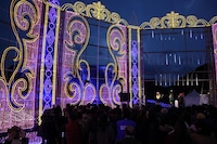 「クリスマスツリー点灯式 in ハウステンボス光の王国」の様子。