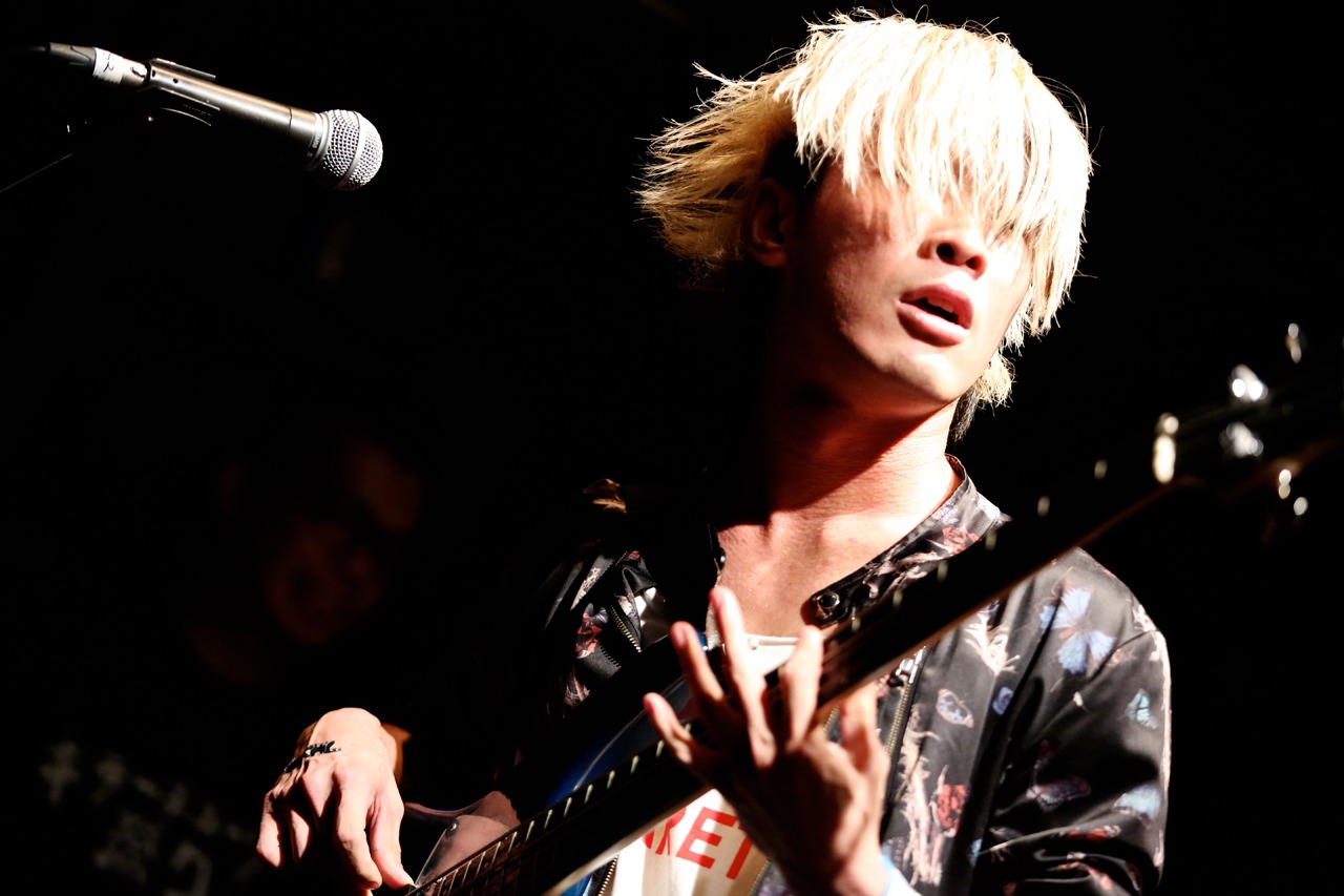 あきらかにあきら（B, Cho / THE ORAL CIGARETTES）（Photo by Viola Kam ［V'z Twinkle］）