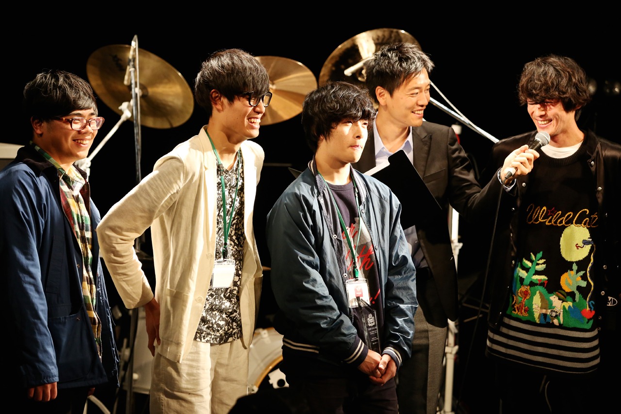 「MASH FIGHT! Vol.4」表彰式の様子。（Photo by Viola Kam ［V'z Twinkle］）