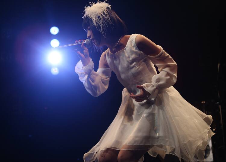 綾野ましろ ペンライトの光鮮やかな初ワンマンライブ映像 音楽ナタリー