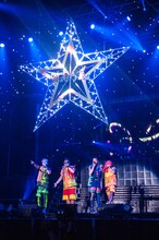 湘南乃風「風伝説 第二章 ～雑巾野郎 ボロボロ一番星TOUR2015～」ファイナル公演の様子。