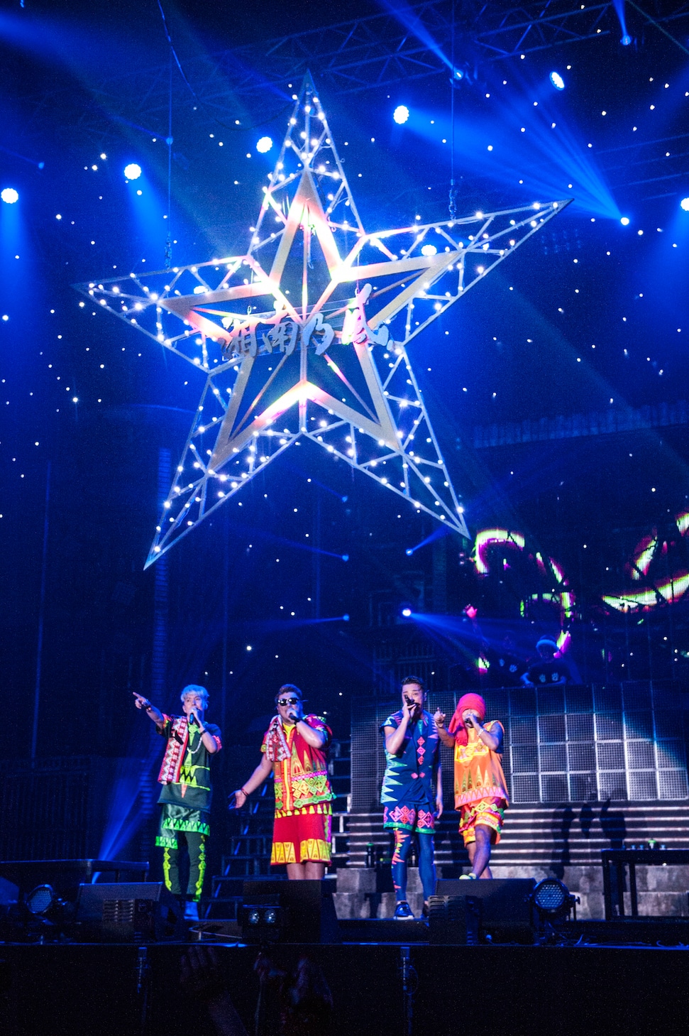 湘南乃風「風伝説 第二章 ～雑巾野郎 ボロボロ一番星TOUR2015～」ファイナル公演の様子。