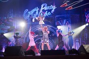 「きゃりーぱみゅぱみゅ JAPAN HALL TOUR『Crazy Party Night 2015』」東京国際フォーラム ホールA公演の様子。 （撮影：佐藤勲）