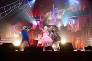 「きゃりーぱみゅぱみゅ JAPAN HALL TOUR『Crazy Party Night 2015』」東京国際フォーラム ホールA公演の様子。 （撮影：佐藤勲）