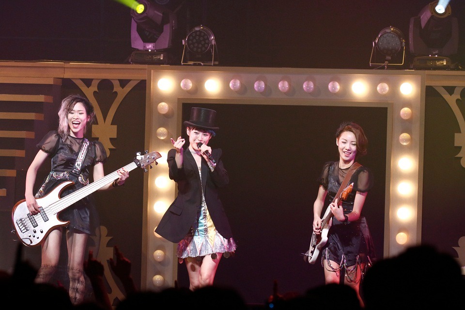 「LAGOON Presents 1st ONEMAN SHOW」の様子。（写真提供：ソニー・ミュージックレコーズ）