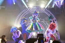 「きゃりーぱみゅぱみゅ JAPAN HALL TOUR『Crazy Party Night 2015』」東京国際フォーラム ホールA公演の様子。 （撮影：佐藤勲）