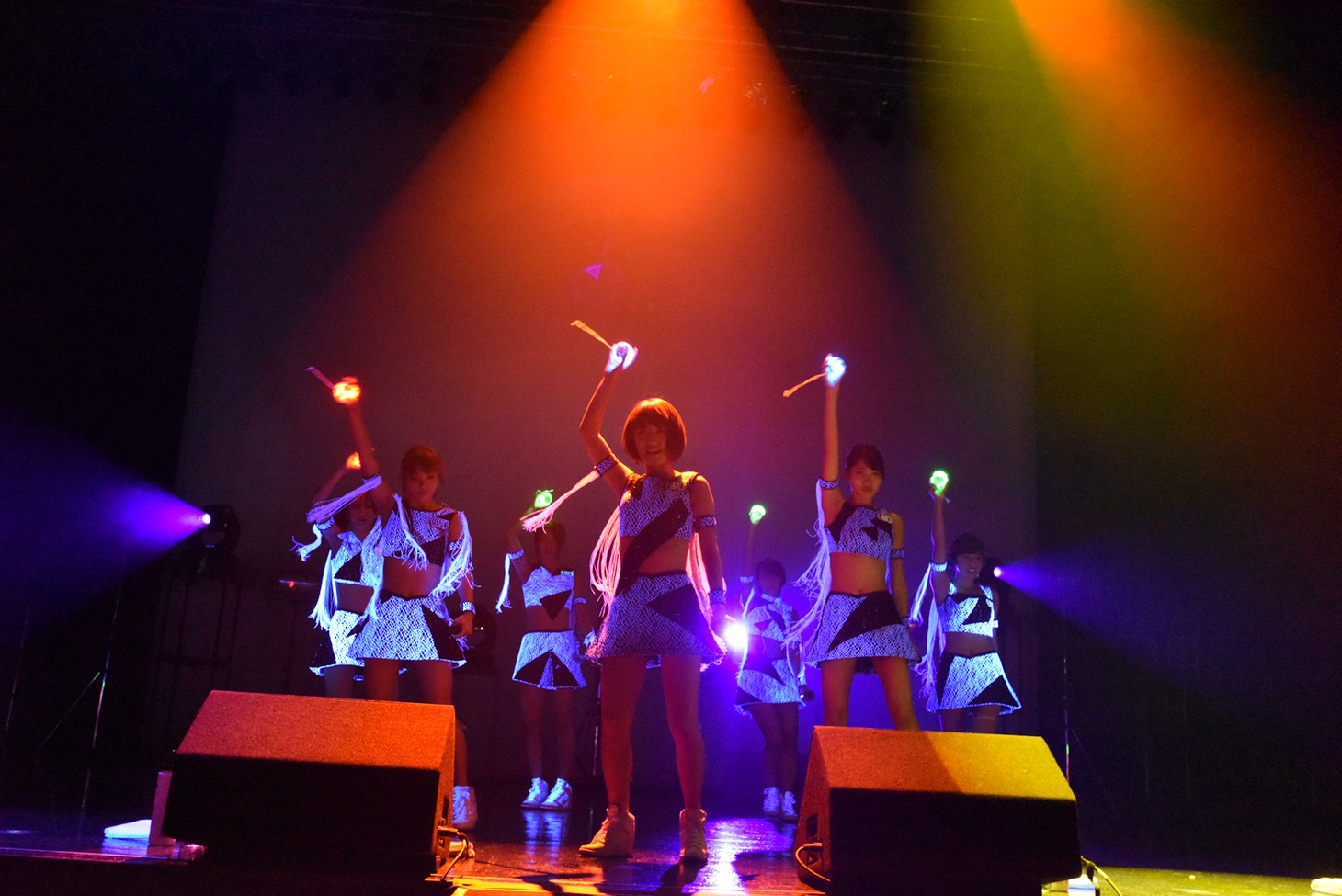 「アップアップガールズ（仮）ライブハウスツアー2015 ハイスパート RAVE FESTIVAL」ツアーファイナル第1部の様子。