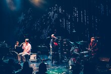 佐藤竹善「Your Christmas Night Again」東京・Billboard Live TOKYO公演の様子。