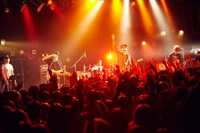 フルカワユタカ「無限大ダンスタイム EAST & WEST」LIQUIDROOM公演の様子。（撮影：中野修也）