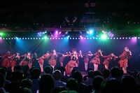 12月8日にAKB48劇場にて行われたライブイベント「AKB48劇場10周年特別記念公演」の様子。(c)AKS