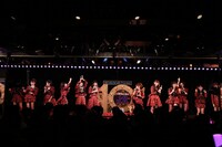 12月8日にAKB48劇場にて行われたライブイベント「AKB48劇場10周年特別記念公演」の様子。(c)AKS
