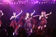 12月8日にAKB48劇場にて行われたライブイベント「AKB48劇場10周年特別記念公演」の様子。(c)AKS