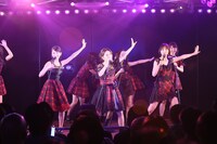 12月8日にAKB48劇場にて行われたライブイベント「AKB48劇場10周年特別記念公演」の様子。(c)AKS
