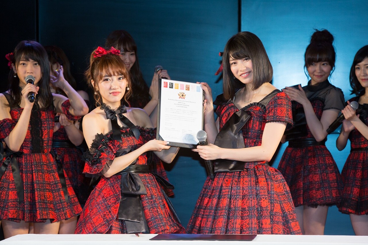 AKB48 前田敦子 生写真 劇場盤 10年桜 言い訳Maybe  写真はAKB48の最新シングル「10年桜」劇場盤ジャケット。前田
