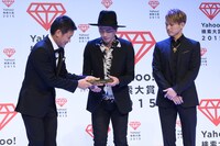 左から宮坂学ヤフー株式会社代表取締役社長CEO、登坂広臣、今市隆二。