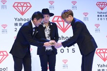 左から宮坂学ヤフー株式会社代表取締役社長CEO、登坂広臣、今市隆二。