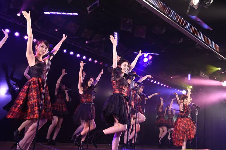 AKB48劇場10周年公演」を前田敦子、大島優子ら卒業生とともに 
