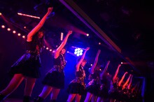 12月8日にAKB48劇場にて行われたライブイベント「AKB48劇場10周年特別記念公演」の様子。(c)AKS