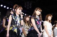 12月8日にAKB48劇場にて行われたライブイベント「AKB48劇場10周年特別記念公演」の様子。(c)AKS