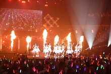 「モーニング娘。'15 コンサートツアー秋～PRISM～」ファイナル公演の様子。
