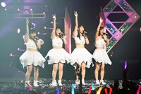左から鈴木香音、鞘師里保、譜久村聖、生田衣梨奈。