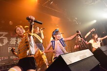 PiiiiiiiNによるライブの様子。