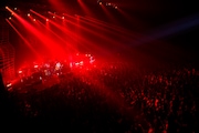 スガシカオ「SUGA SHIKAO LIVE TOUR 2015『THE LAST』」12月8日の大阪・Zepp Namba公演の様子。(写真提供:ビクターエンタテインメント)