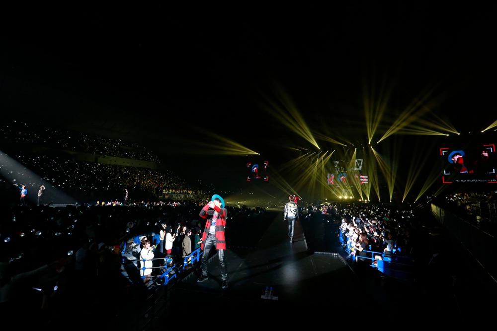 「2015 BTS LIVE <花様年華 on stage> ～Japan Edition～」神奈川・横浜アリーナ公演2日目の様子。（提供：ポニーキャニオン）