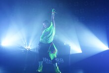 「年末大感謝祭ソロライブ6days坂本遥奈 ～HALTRA NAGOYA 2015～」の様子。（Photo by HIROKAZU）