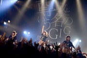 12月8日に開催されたライブイベント「あゆみくりかまき Presents 尊敬という名のGIG」の様子。