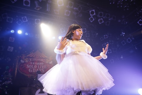 「年末大感謝祭ソロライブ6days坂本遥奈 ～HALTRA NAGOYA 2015～」の様子。（Photo by HIROKAZU）