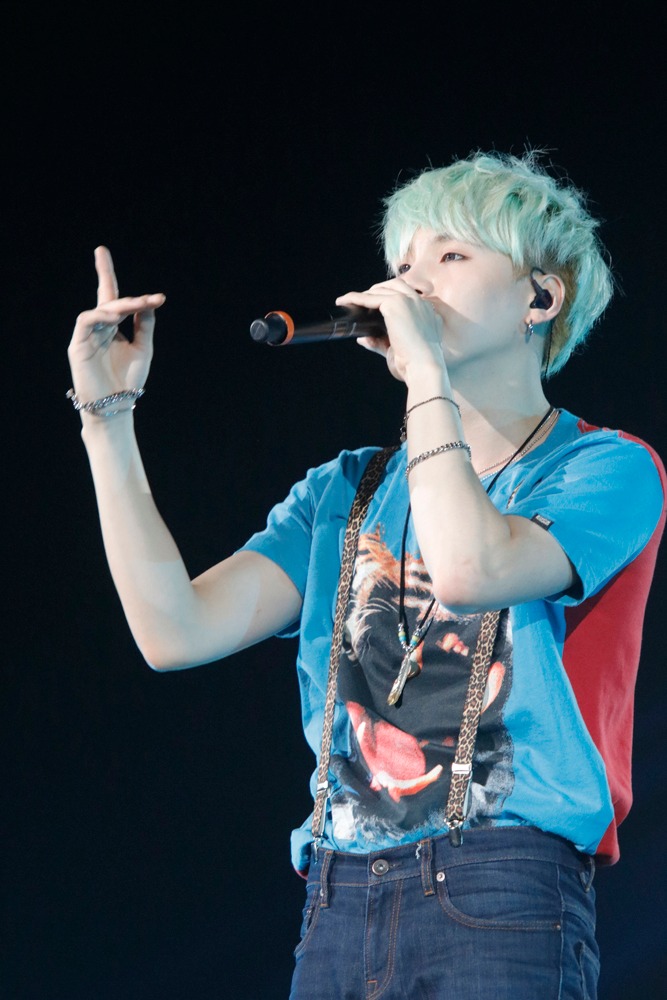 SUGA（提供：ポニーキャニオン）