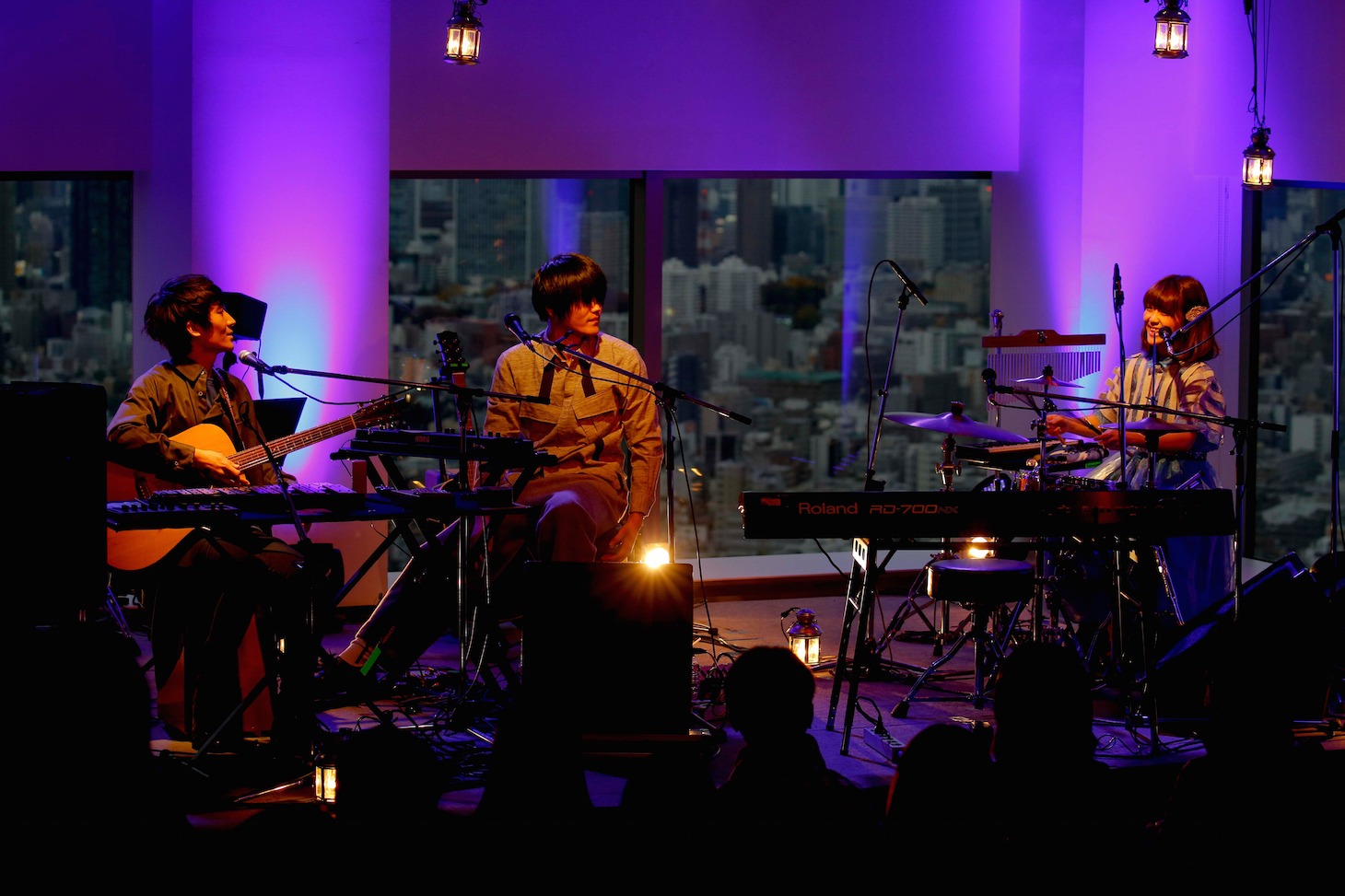 12月6日に東京・STUDIO38で行われたアコースティックライブ「[Chapter#8]」の様子。（Photo by Hajime Kamiiisaka）